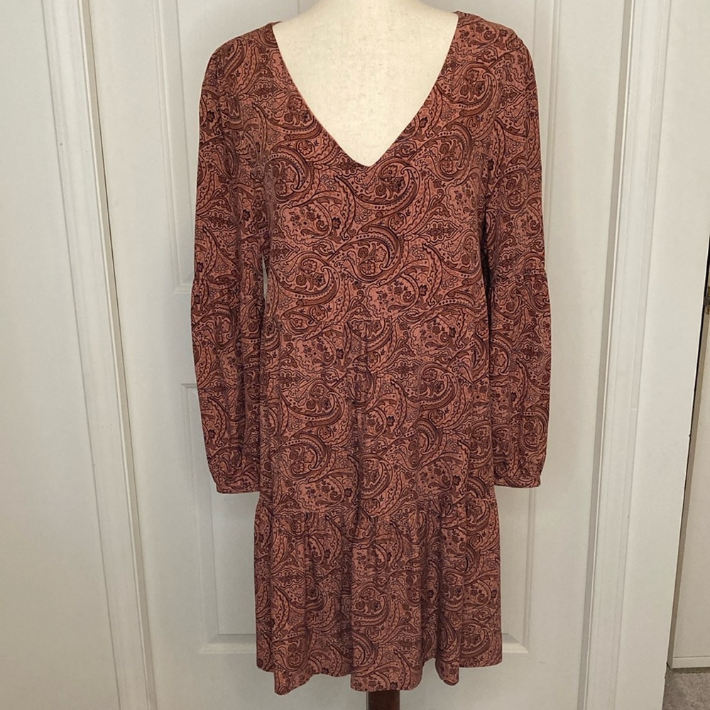 Lucky Brand rust and black v-neck long sleeve paisley dress. Size M